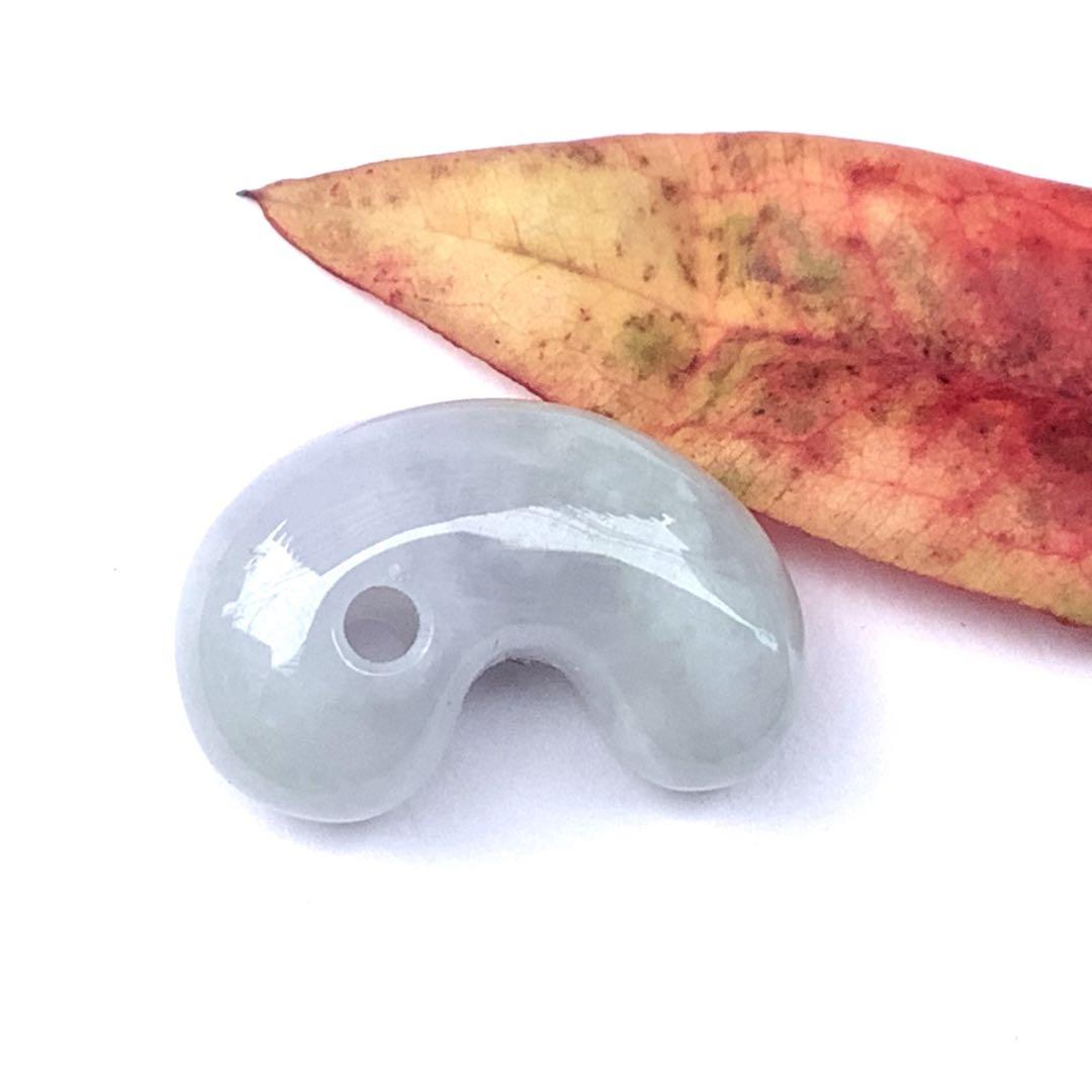 ⭕️品質とお値段重視‼️ 糸魚川翡翠ラベンダー勾玉*ジェダイト　機械鑑定付　お早目に