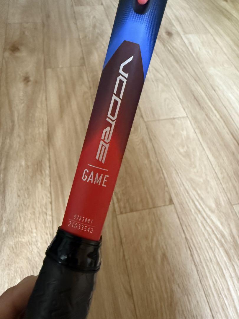 YONEX