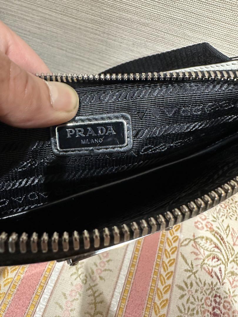 PRADA ブラッシュドレザーショルダー