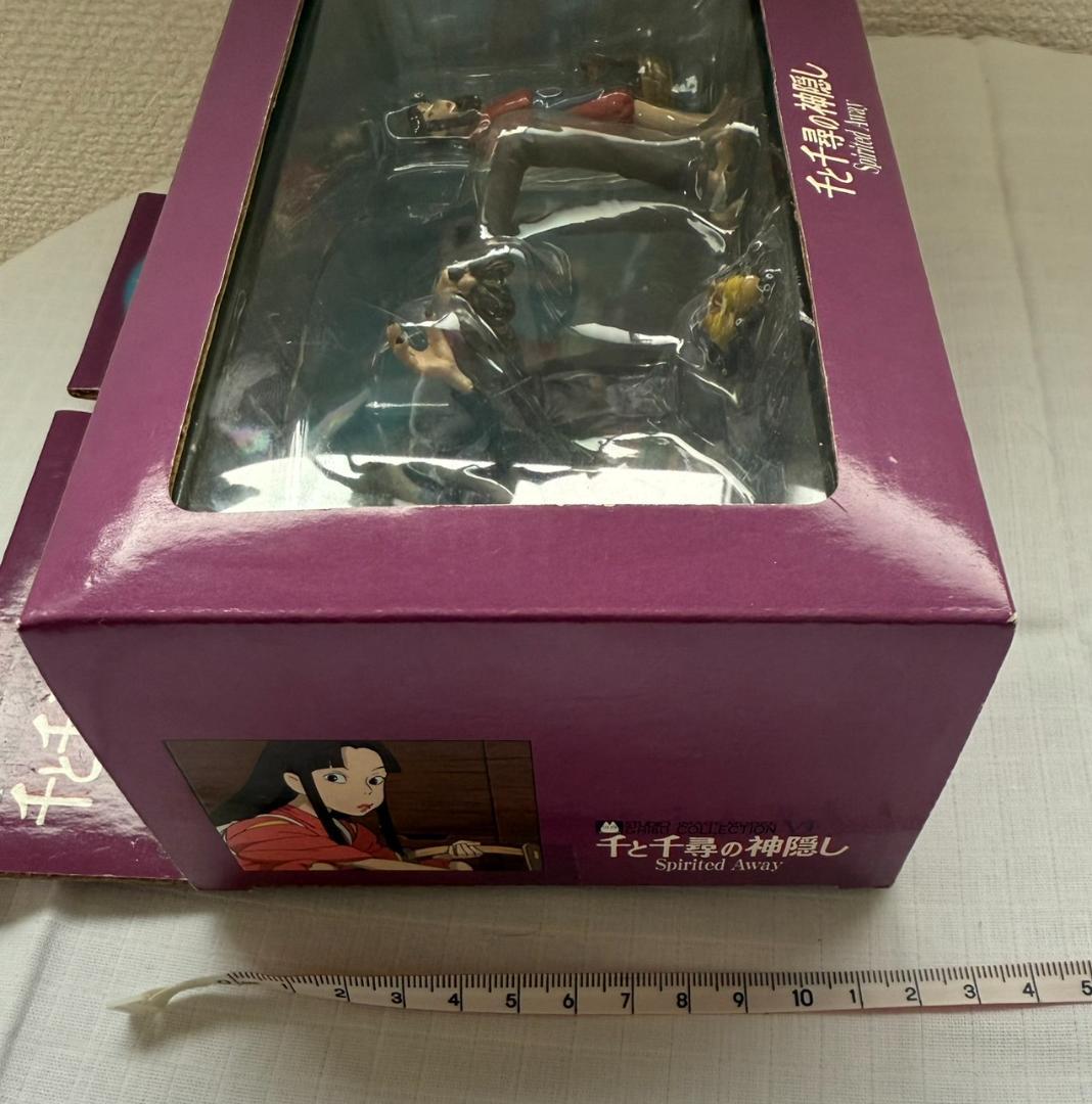 ジブリ　千と千尋の神隠し　リン　釜爺　ススワタリ　コミニカ　フィギュア