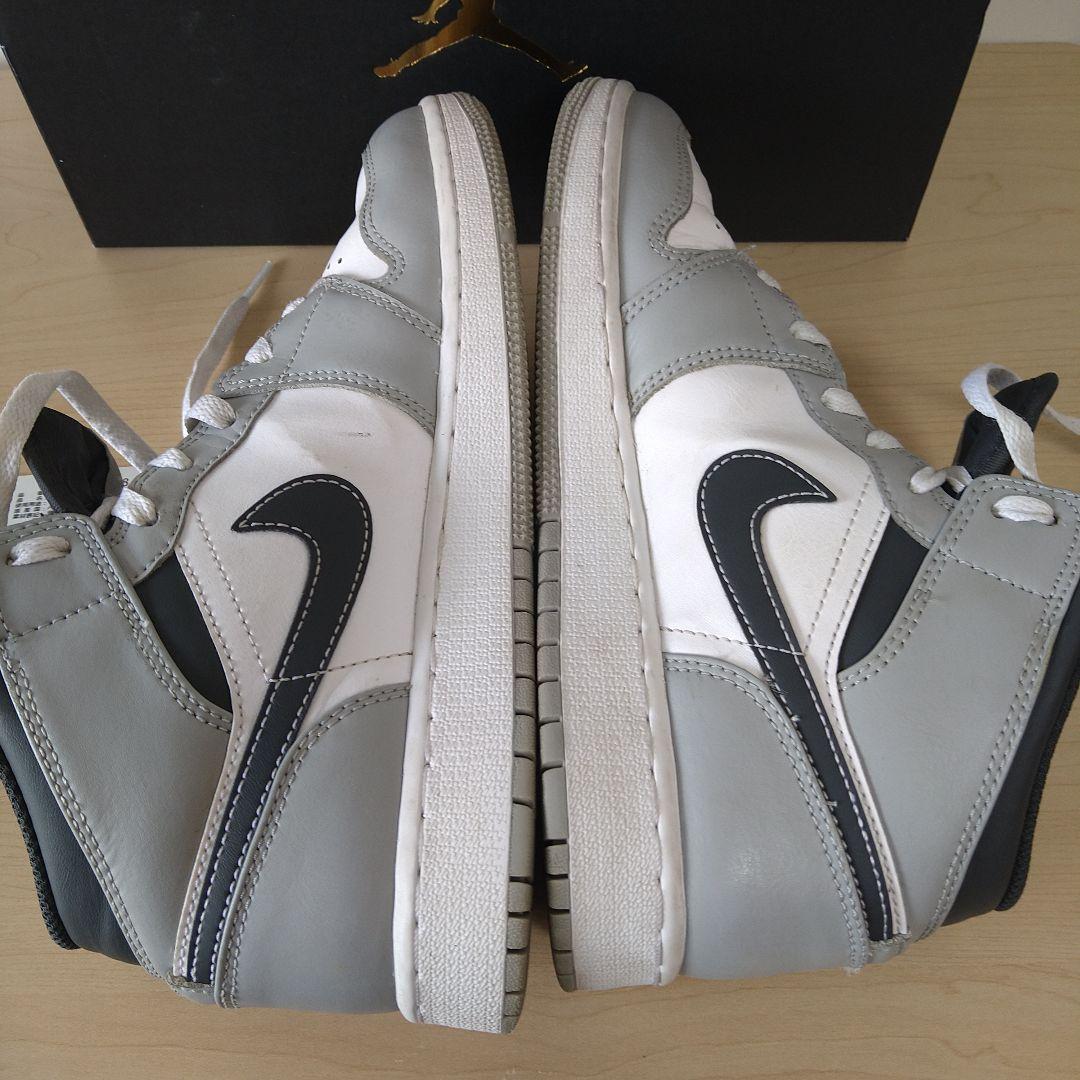 NIKE GSエアージョーダン1ミッドグレー・ホワイト