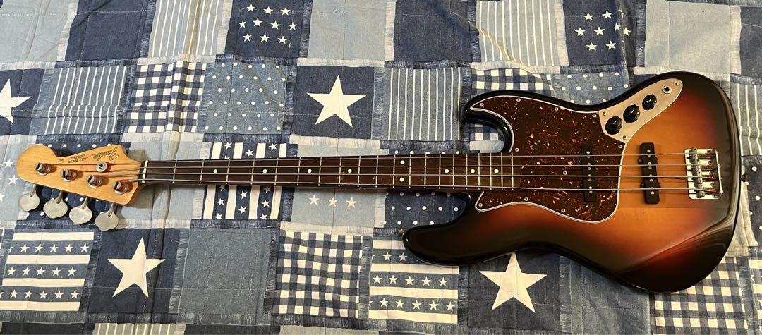 Fender フェンダー Deluxe Molded Bass Case ベース用ハード