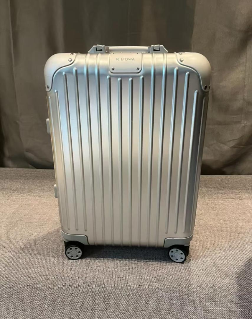 Rimowaのスーツケース 21 インチ シルバー色