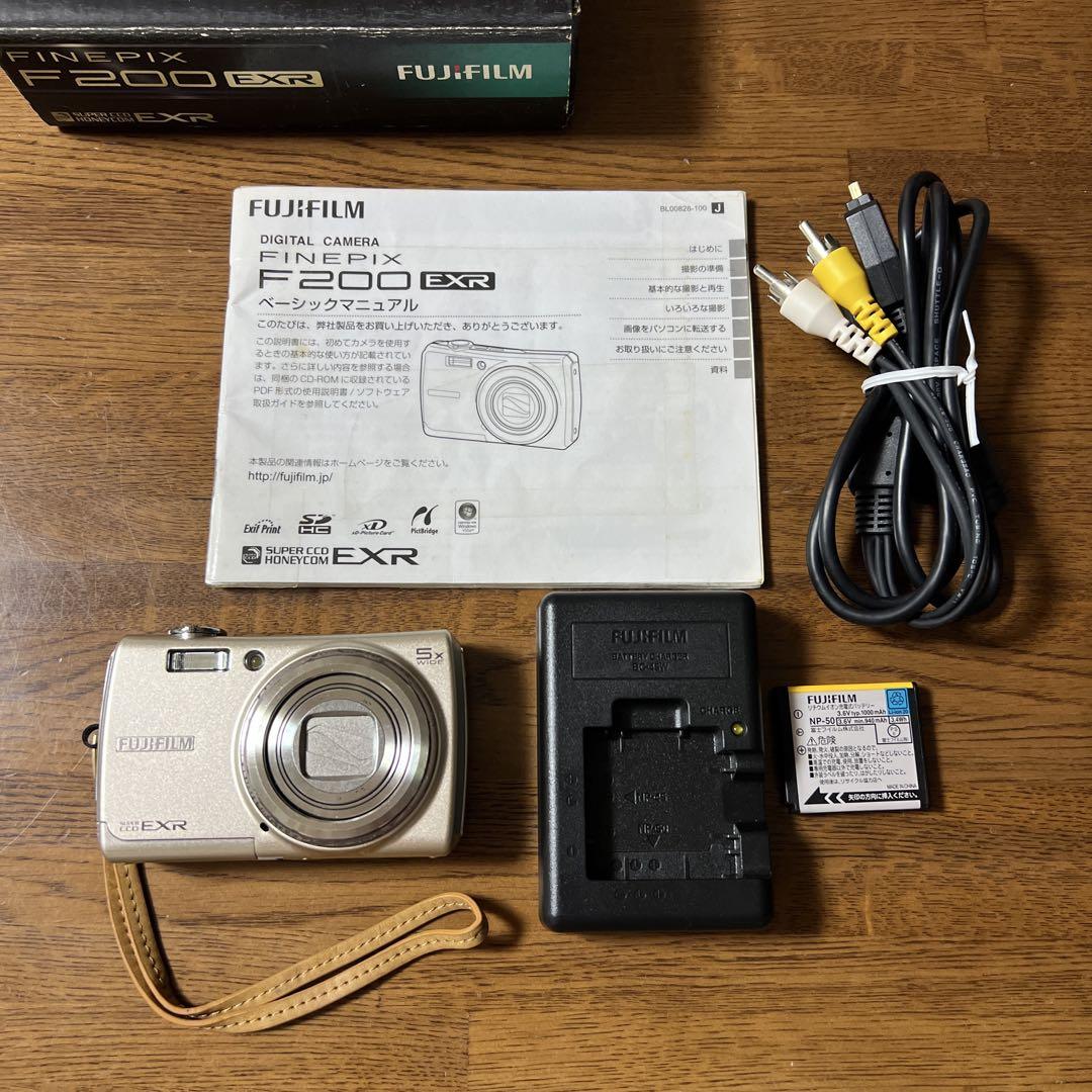 デジカメ FUJIFILM F200EXR シャンパンゴールド