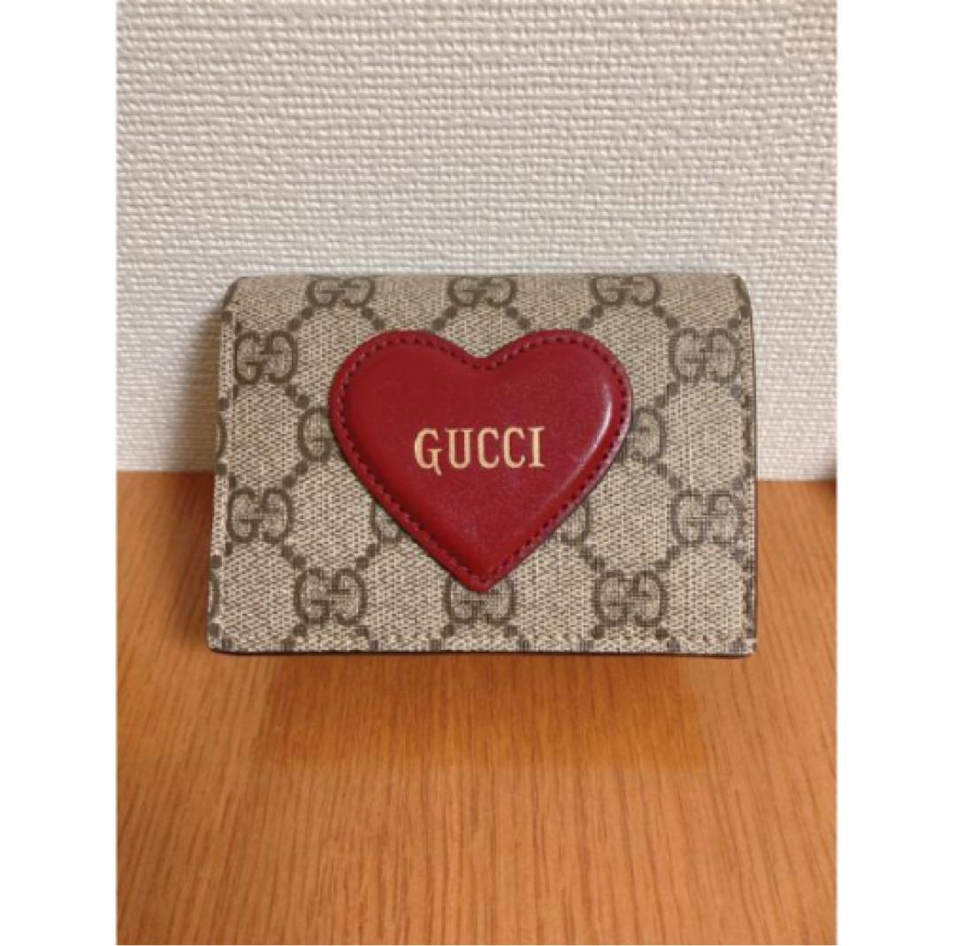 国内直営**GUCCI**モチーフ付き カードケース GUCCIハートモチーフ付きカードケースウォレット
