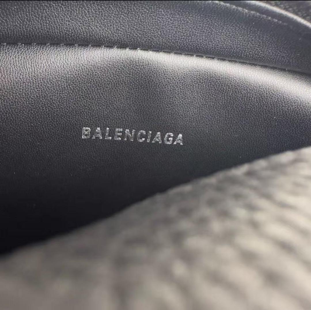 BALENCIAGA 美品ブラックショルダーバッグ** BALENCIAGA 美品ブラックショルダーバッグ**