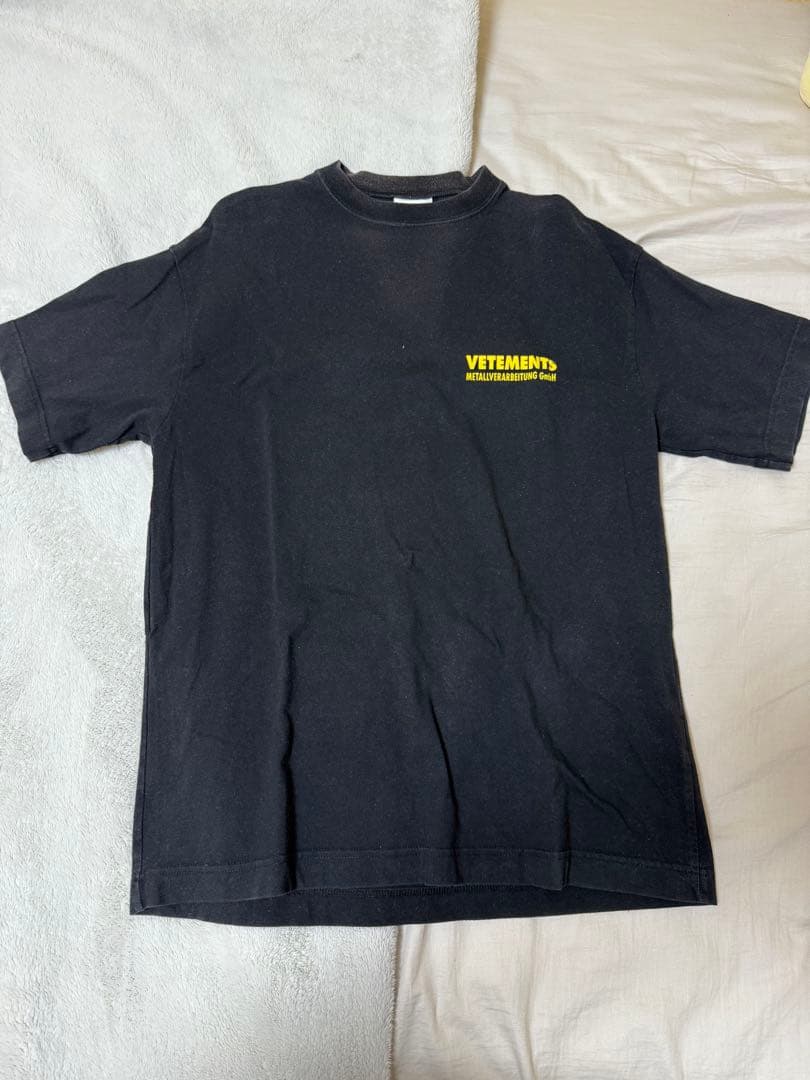 VETEMENTS ブラック Tシャツ