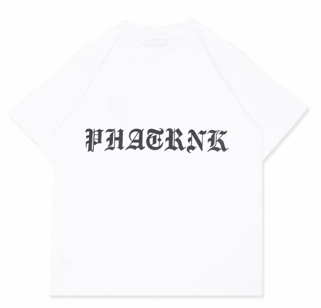 アテッサ新作モデル PHATRNK✙ファットランク】SCRIPT BACK TEE 白 M（26719 完売 アニメ