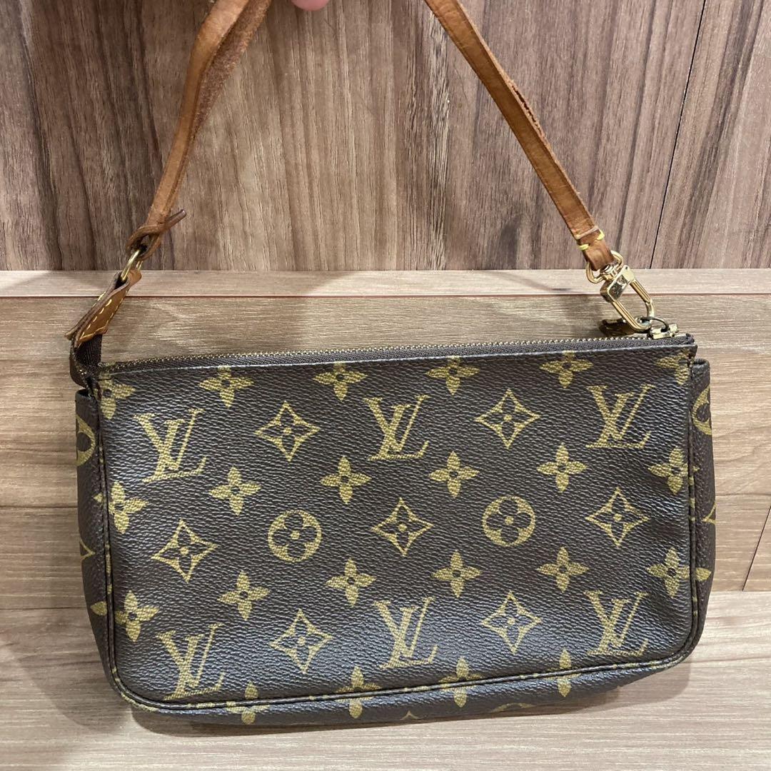 LOUIS VUITTON ルイヴィトン モノグラム ポシェットアクセソワール 41,700円