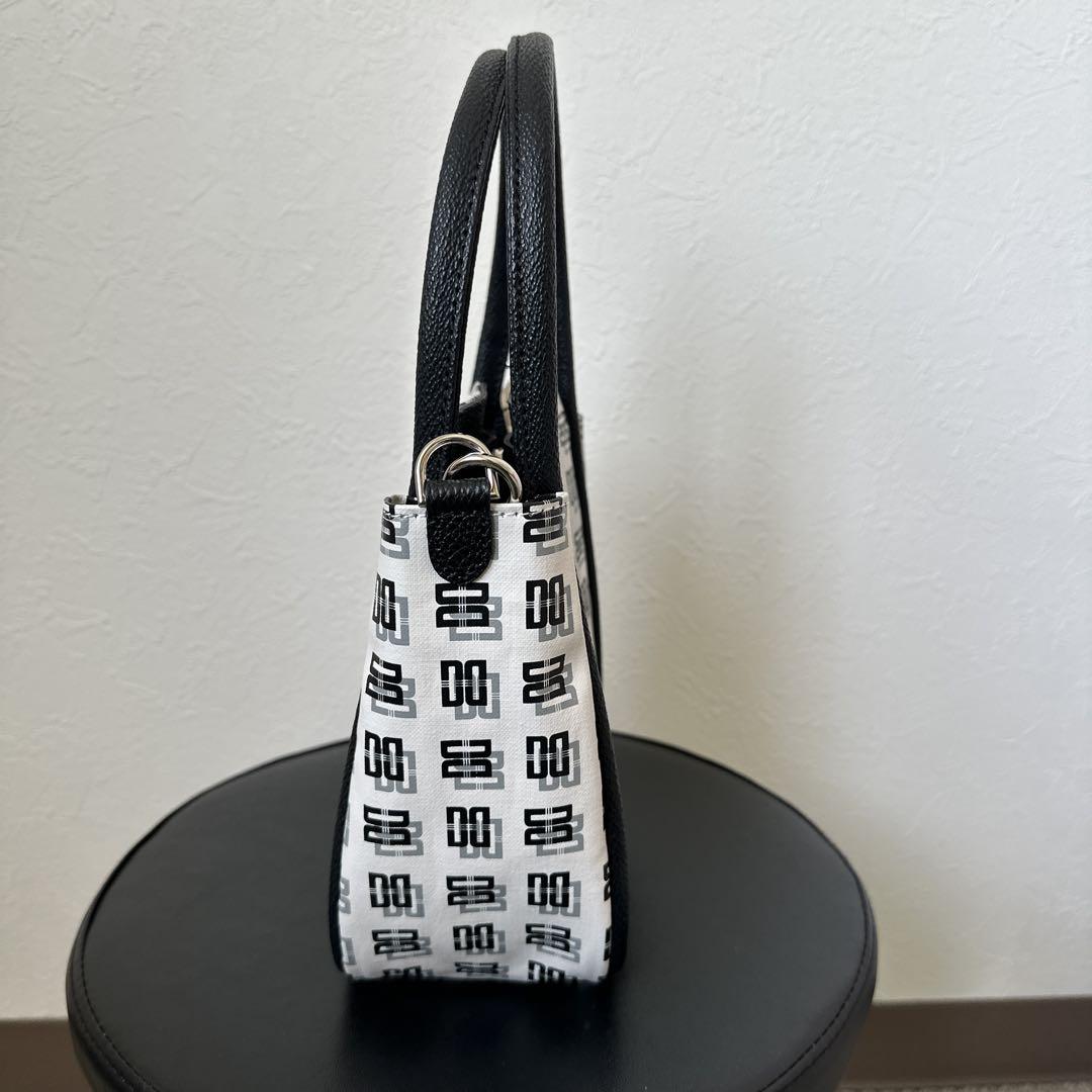 美品】オ31 DAKS ダックス 2wayバッグ 白 黒 18,700円の品