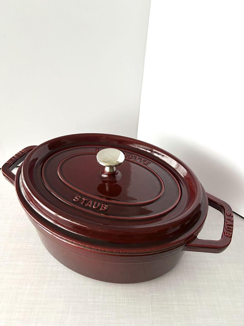 staubのオーバル鍋