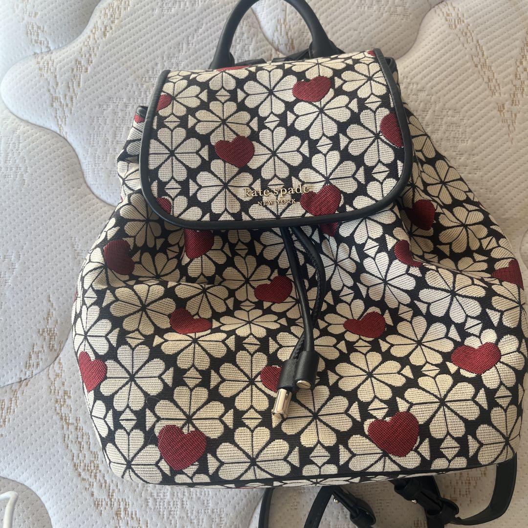 Kate Spade 花とハート柄 リュック バッグ Kate Spade 花とハート柄 リュック バッグ