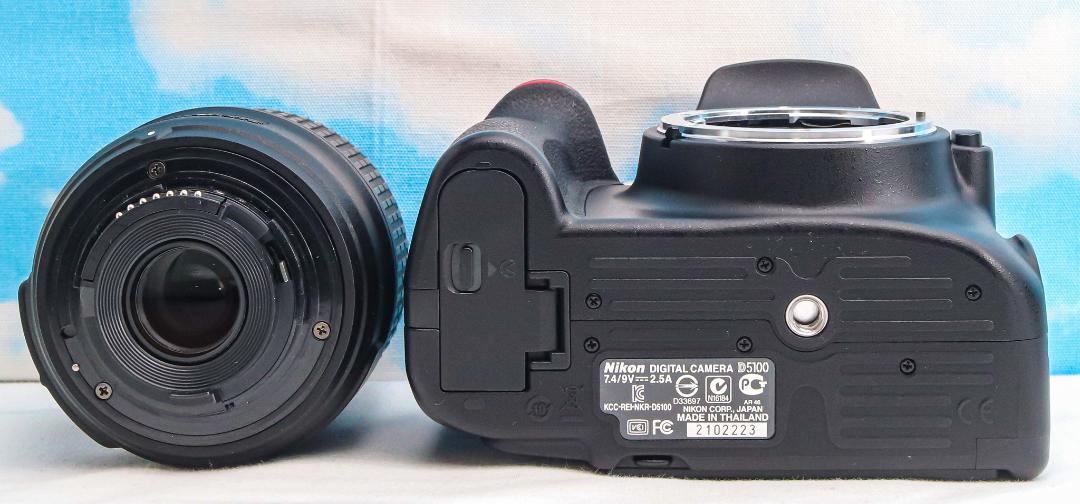 Nikon D5100⭐️スマホに転送♪⭐️届いてすぐ使える！⭐️自撮りラクラク