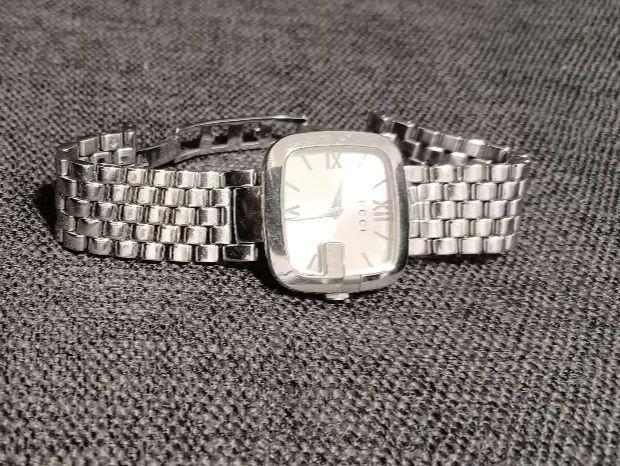 GUCCI　レディースクォーツ腕時計