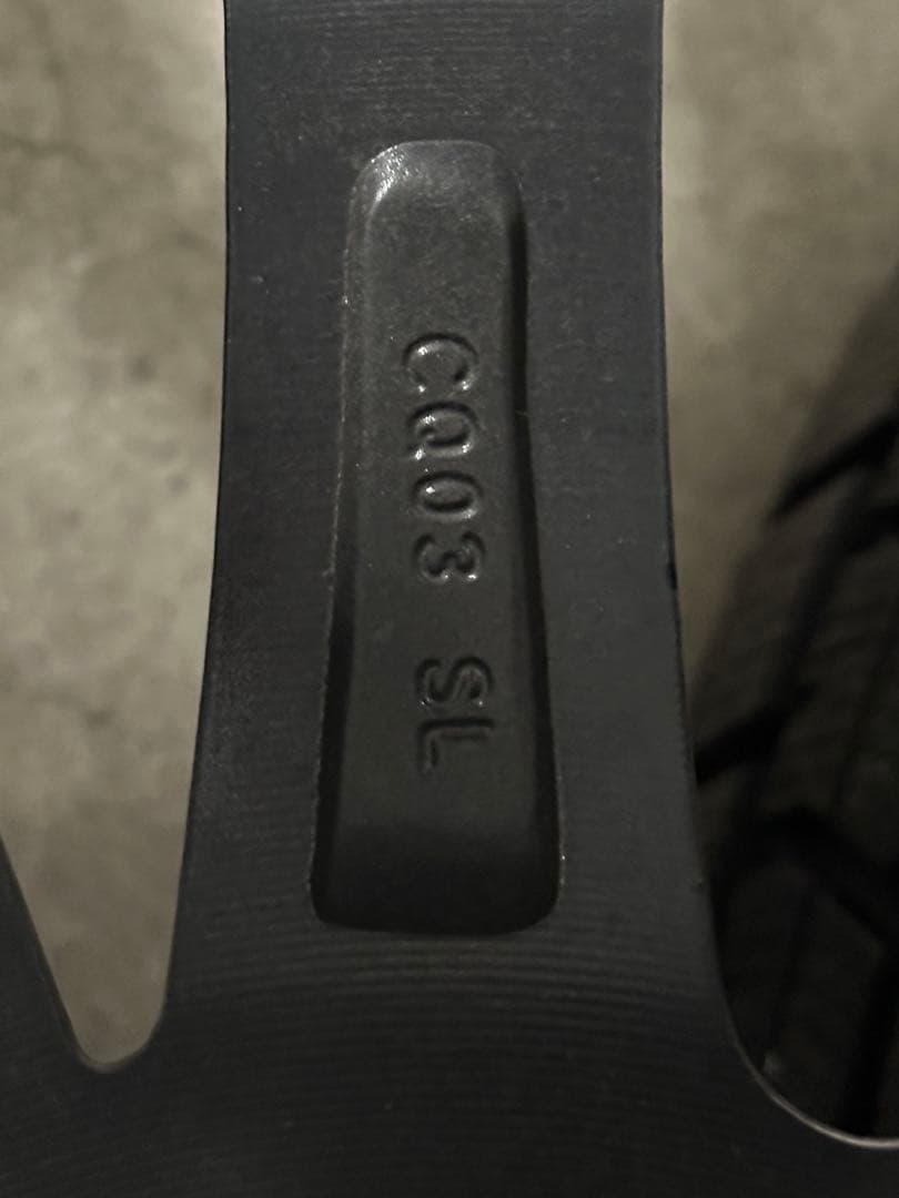 送料無料　ヴェルファイア外　R5年製造冬タイヤグッドイヤー　215/65R16