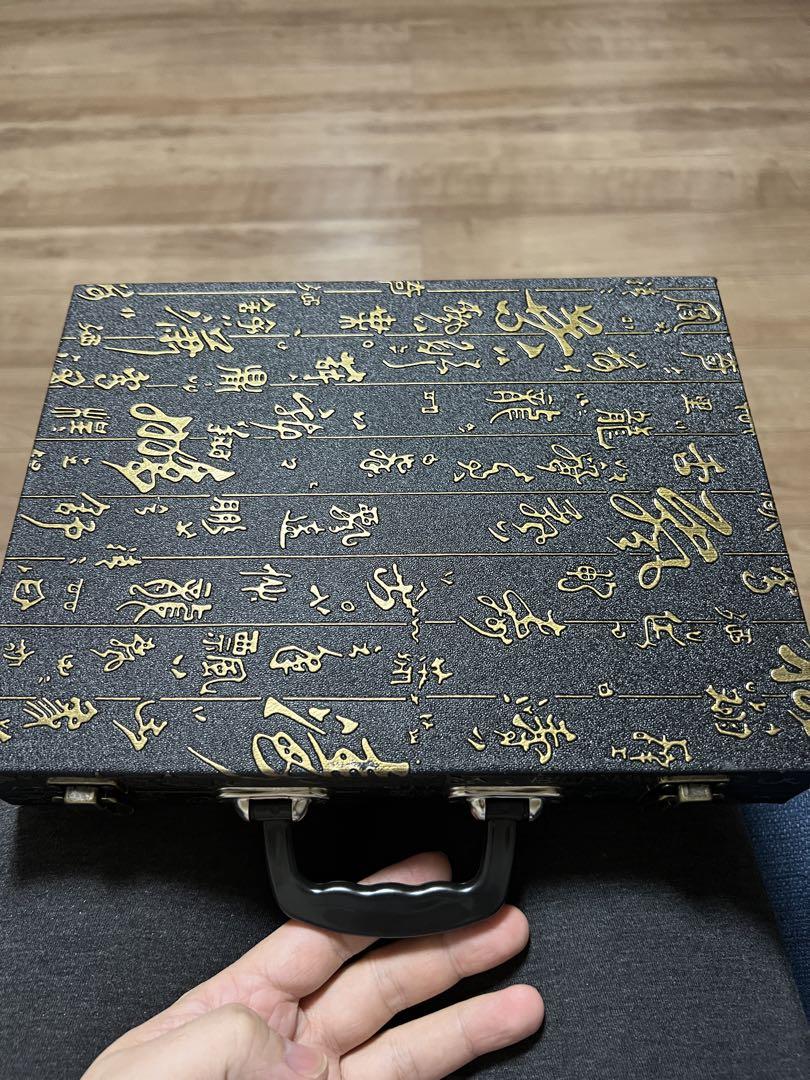 上品 工芸品　中国将棋　実木製　本格的家庭用中国将棋セット レザー皮箱　送料安