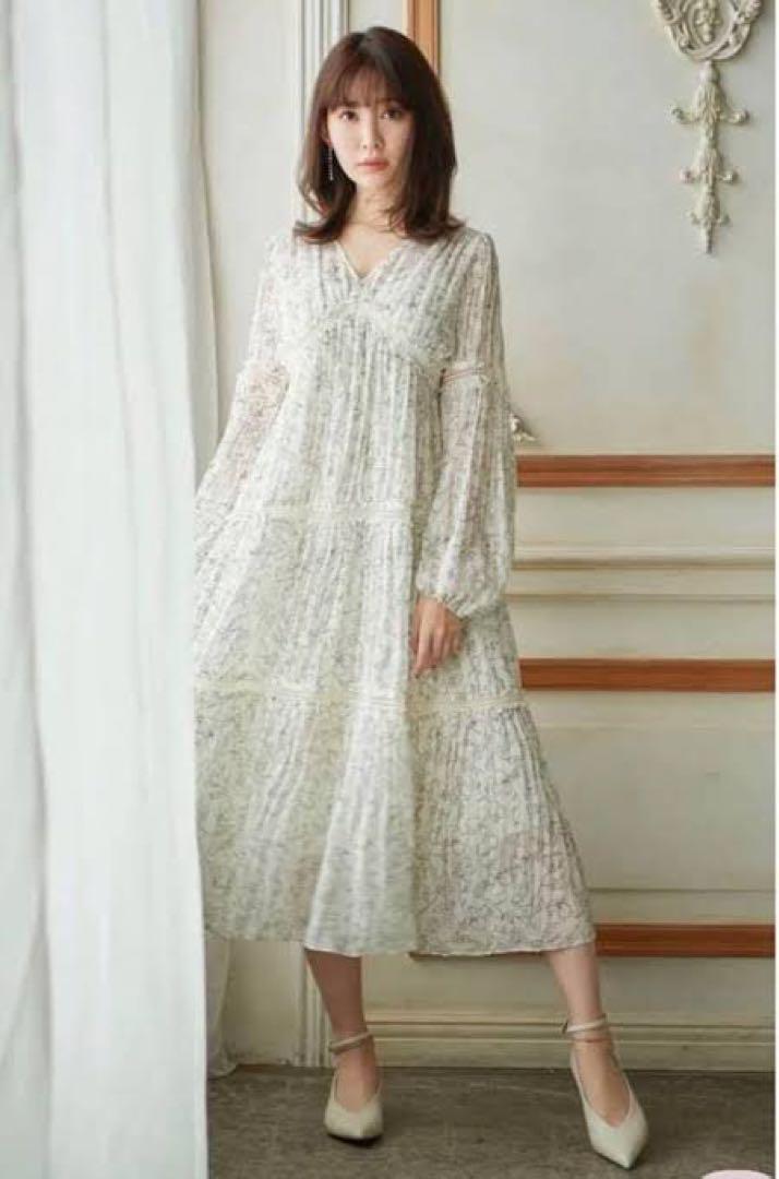 ワンピース herlipto Monotone Floral Pleated Dress