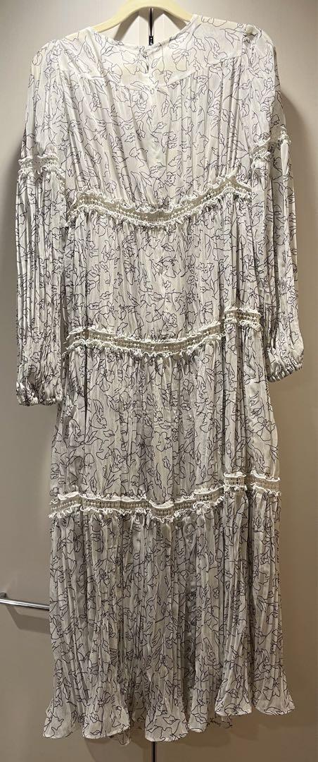 ワンピース herlipto Monotone Floral Pleated Dress