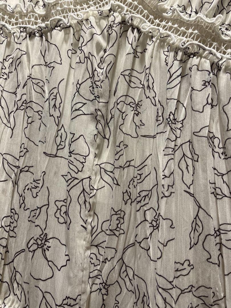 ワンピース herlipto Monotone Floral Pleated Dress