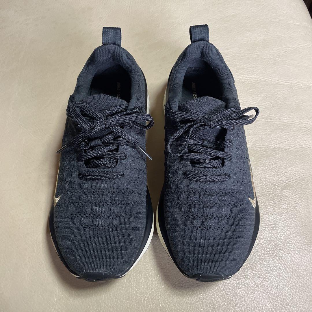靴 NIKE INFINITYRUN 4