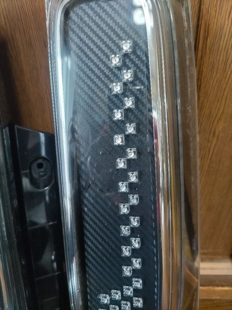 スペーシアカスタムMK53Sテールライト 目立った傷や汚れなし