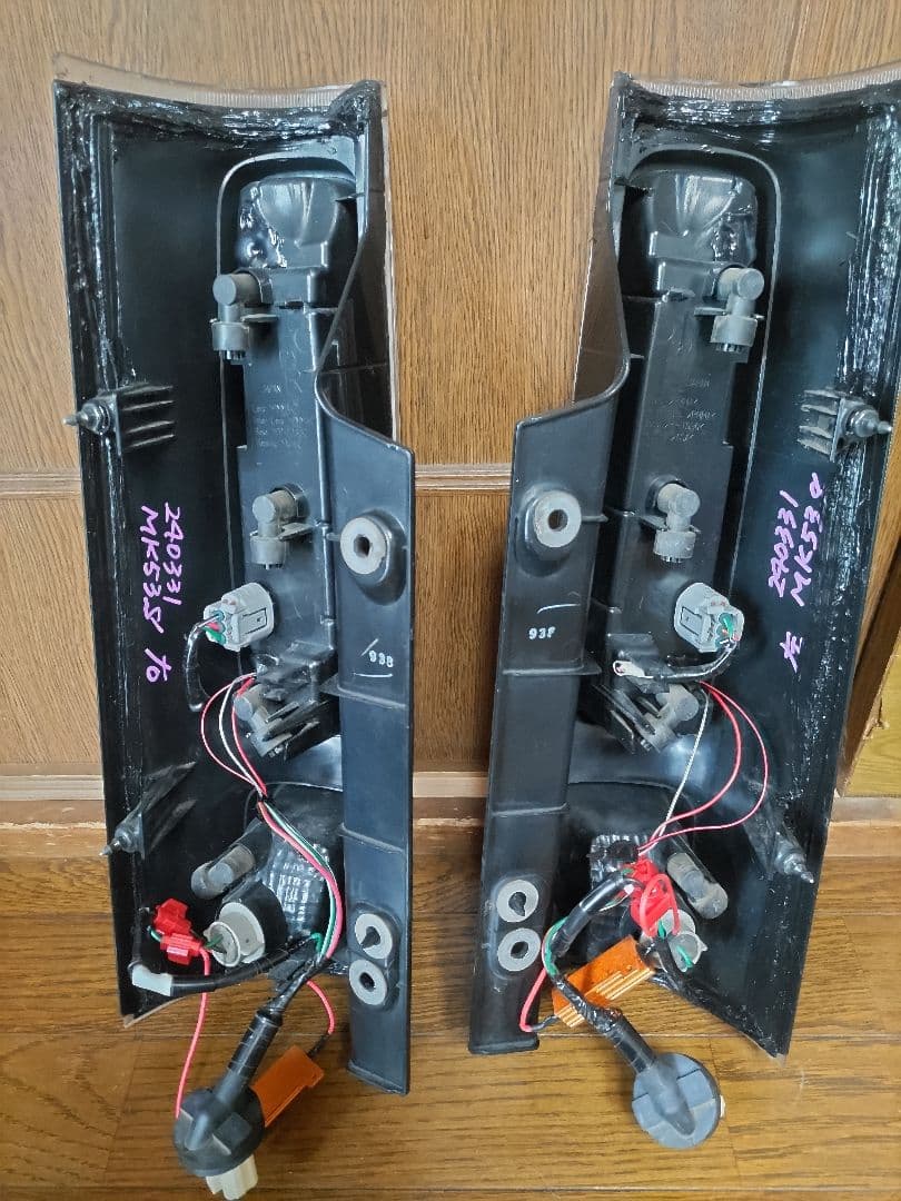 スペーシアカスタムMK53Sテールライト 目立った傷や汚れなし