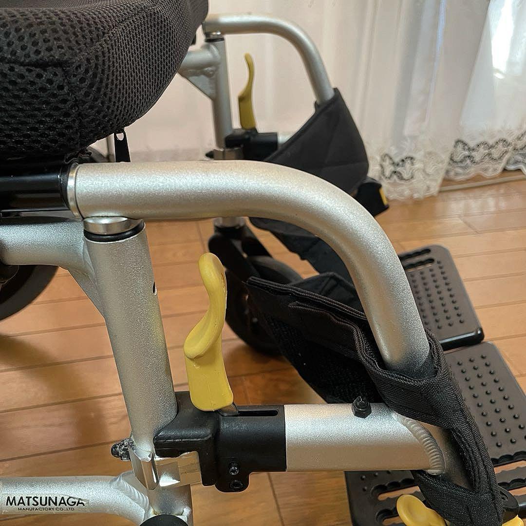 ♿️介助式 軽量スリム 便利な多機能タイプ 車椅子 (新品クッション)
