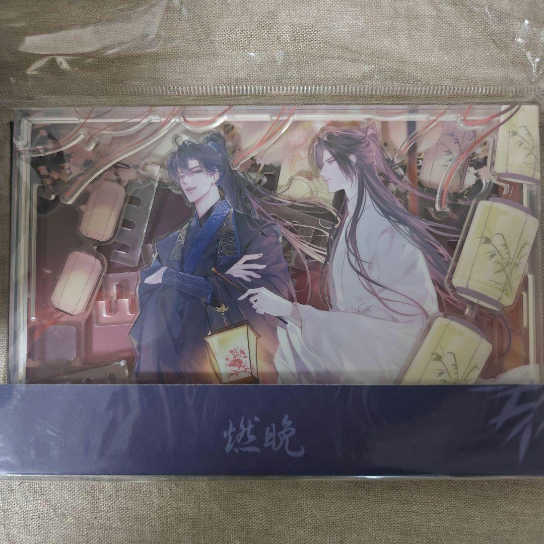 には　アクリルスタンド