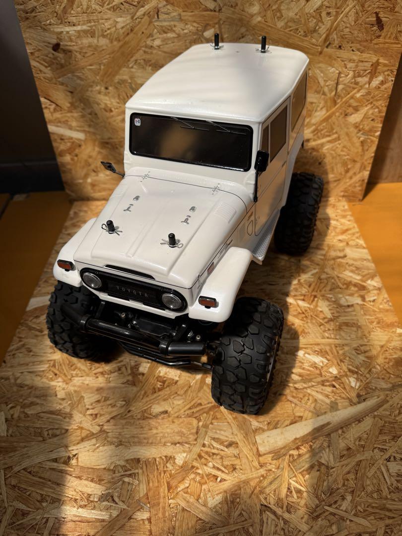 オフロードラジコンカー CR-01 ホワイト