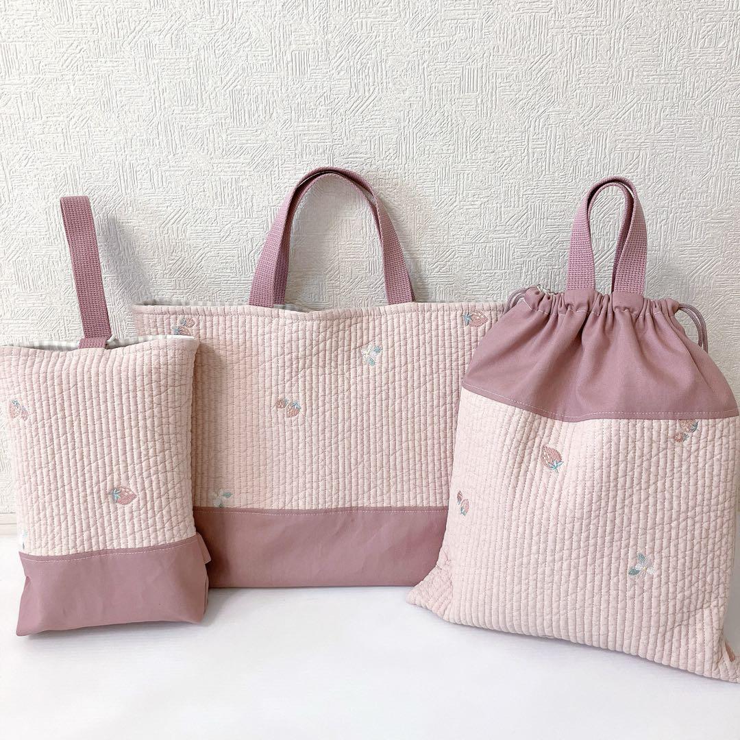 ma様 ヌビ 苺と苺の白い花　レッスンバック　上履き入　体操着袋　ヌビバック レッスンバッグ 上履き入れ 体操服袋 ヌビ いちご刺繍 - メルカリ