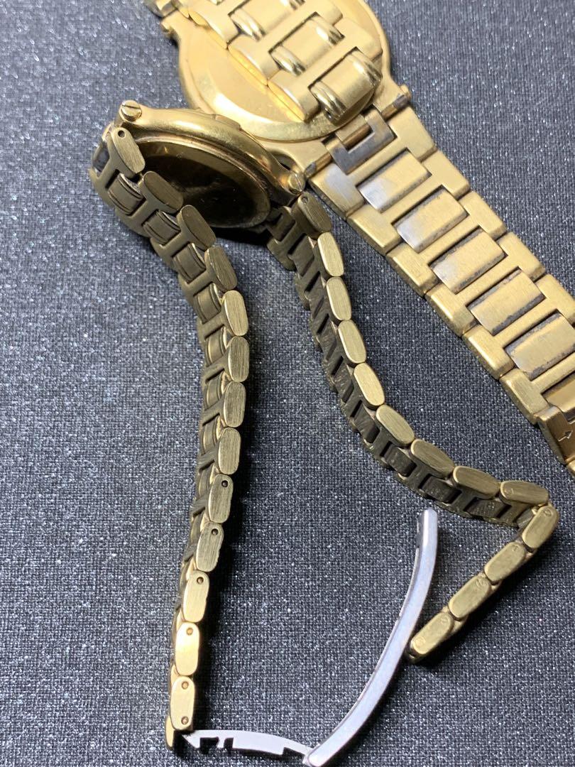 ✟