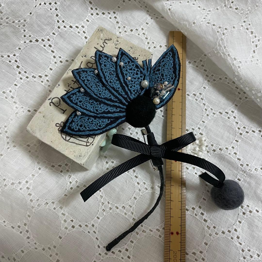 ミナペルホネン　お花のブローチ mina perhonen(ミナ ペルホネン)｜blumen ブローチ/ベージュ の