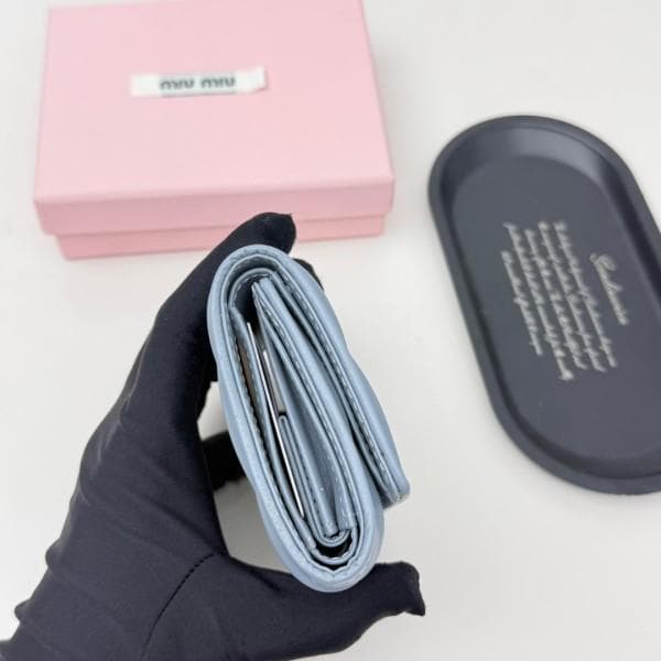 miu miu 三つ折り財布 ライトブルー 箱付き