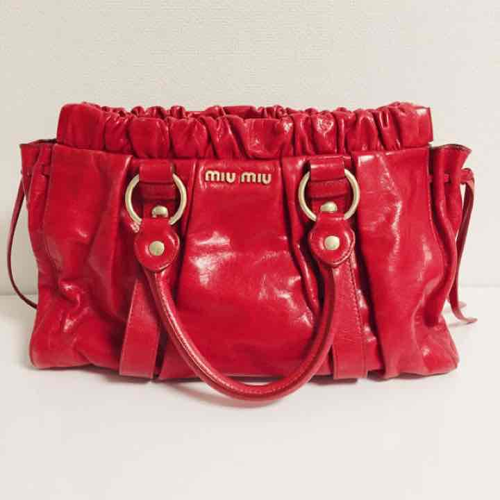 ほぼ未使用 ミュウミュウ 赤2wayショルダーバッグ