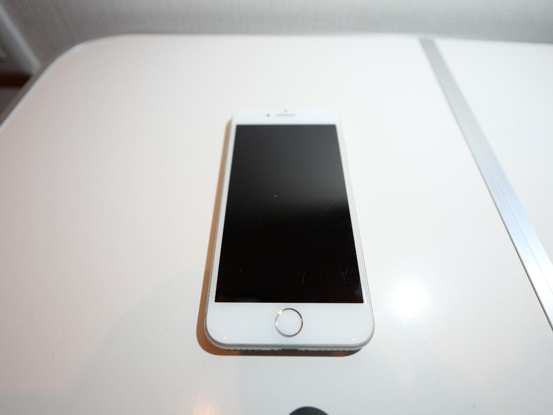 iPhone 8 シルバー 256GB