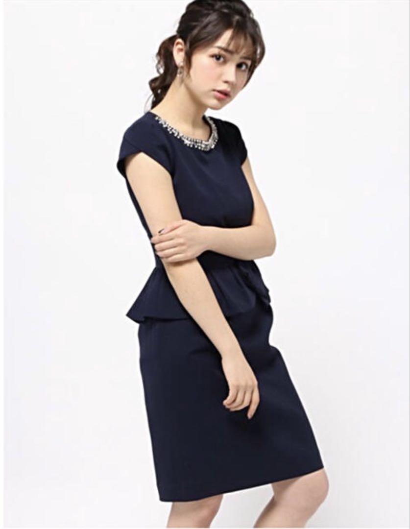 JUSGLITTY Luxe ジャスグリッティー 衿ビジューぺプラムワンピース