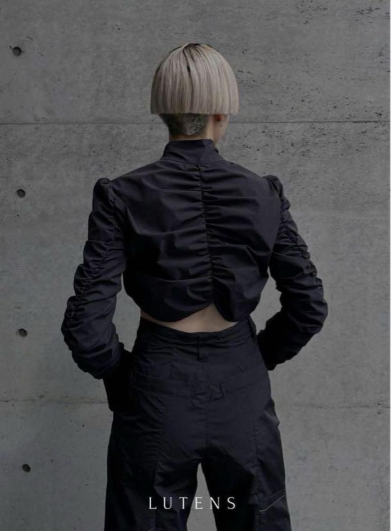 JAN SOLVIE ASSEMBLY gathered crop top - メルカリ