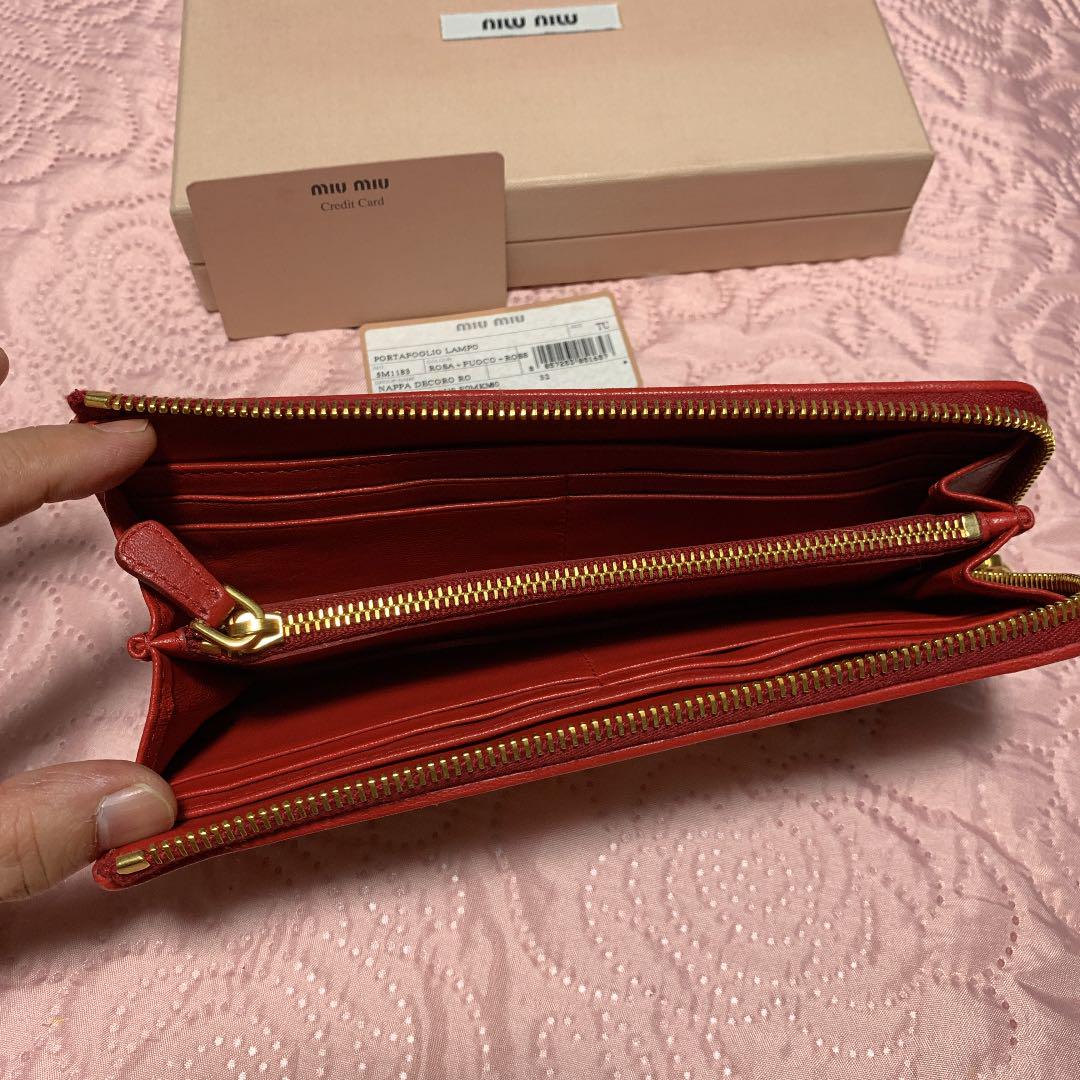最新作大人気 MIUMIU 薔薇 未使用 QUrgY-m10401633059 ウォレット 在庫HOT