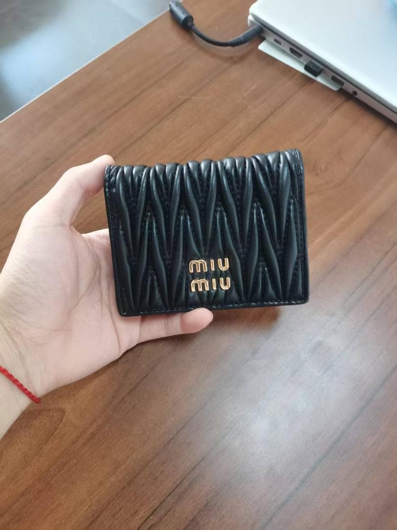 MIU MIU マテラッセ 二つ折り財布