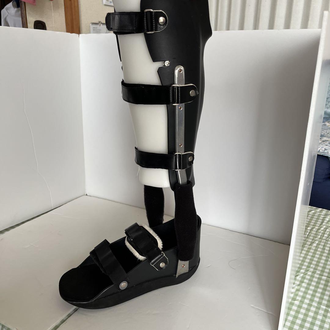 右足外果骨接装具