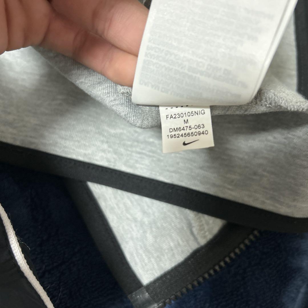 NIKE テックフリース　上