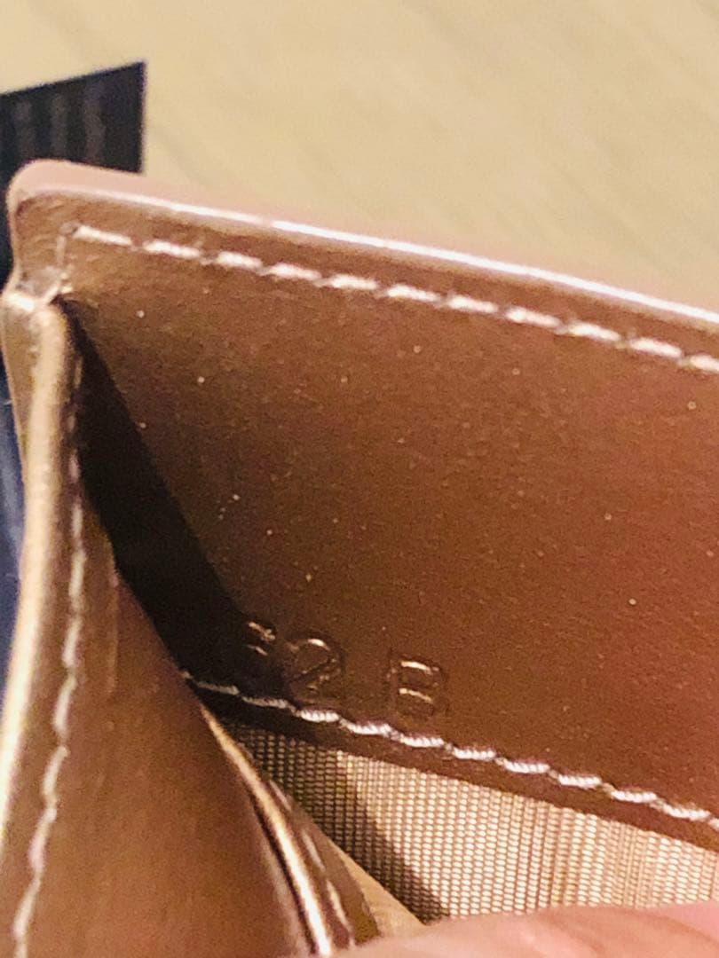 PRADA 三つ折り財布 (ICチップ(RFID)搭載) PRADA 三つ折り財布 (ICチップ(RFID)搭載)