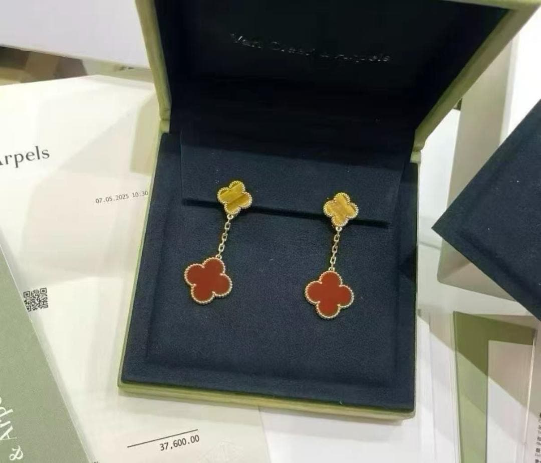 Van Cleef & Arpels フラワーイヤリング Van Cleef & Arpels フラワーイヤリング