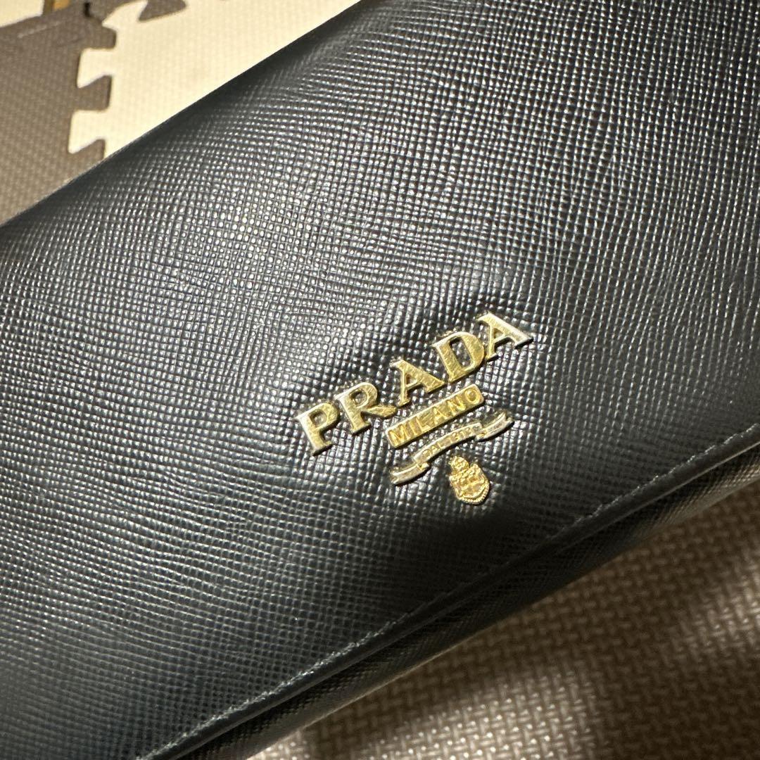 PRADA ブラックレザー長財布 ゴールドロゴ