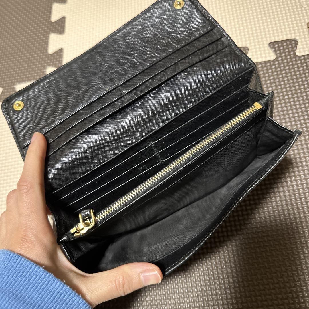 PRADA ブラックレザー長財布 ゴールドロゴ