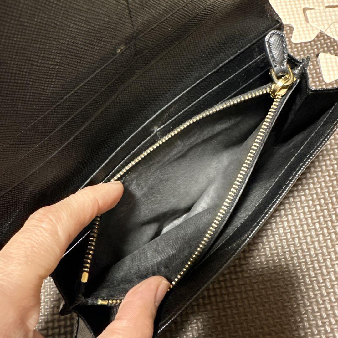 PRADA ブラックレザー長財布 ゴールドロゴ