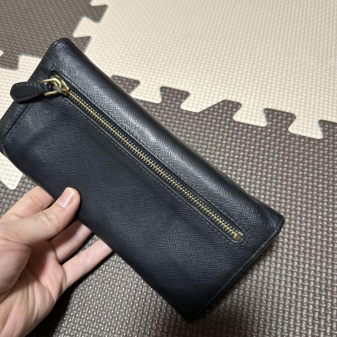 PRADA ブラックレザー長財布 ゴールドロゴ