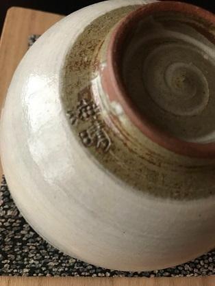 3053 高麗青磁 海晴窯 鄭正黙作 粉青菊花紋 茶碗 茶具 茶道 3053 高麗青磁 海晴窯 鄭正黙作 粉青菊花紋 茶碗 茶具 茶道 工芸