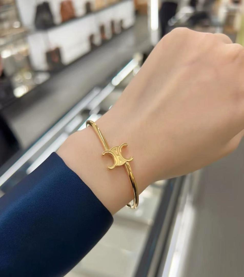 セリーヌ 金色 ブレスレット バングル