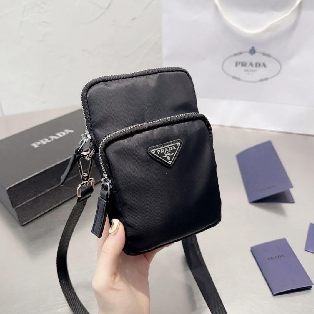 プラダ 新品 スマホホルダー　ミニショルダーバッグ